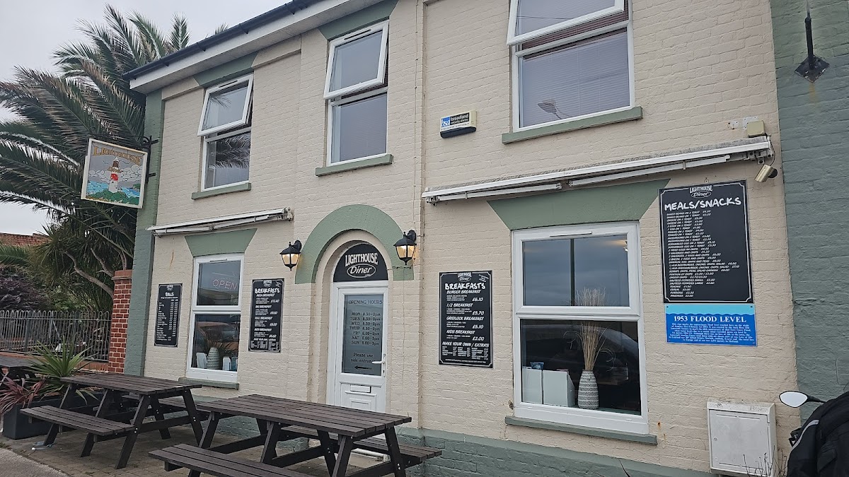 Lighthouse Diner Cash Only.-4